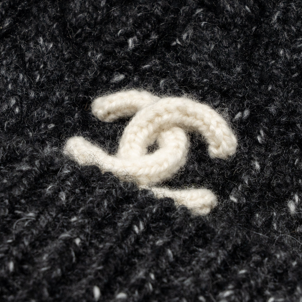 chanel-26a-cc-beanie-cashmere-black-white