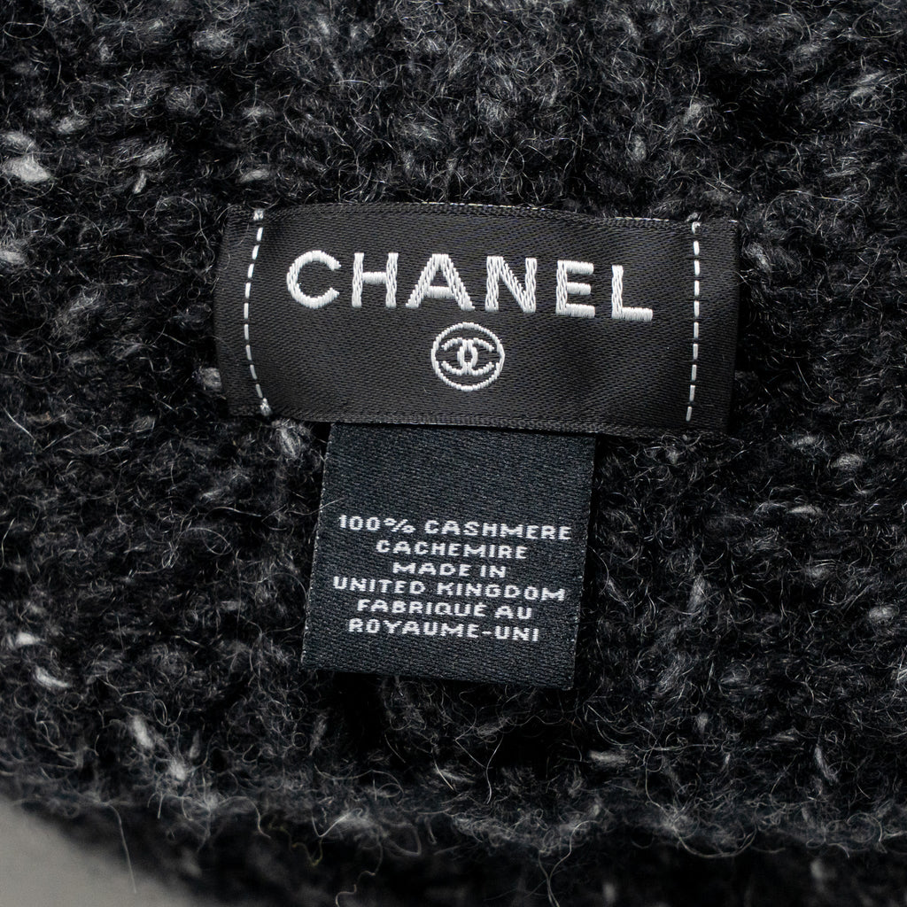 chanel-26a-cc-beanie-cashmere-black-white
