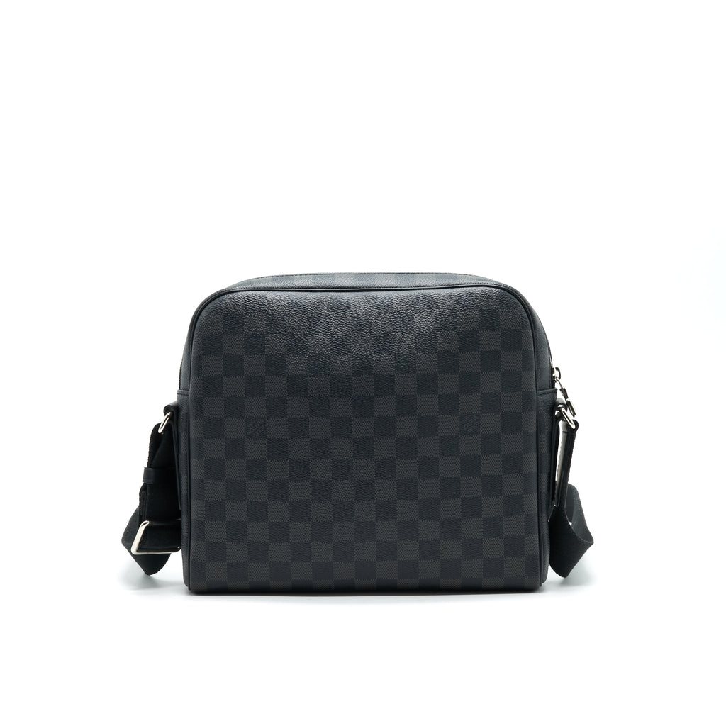 louis-vuitton-dayton-pm-mens-messenger-bag