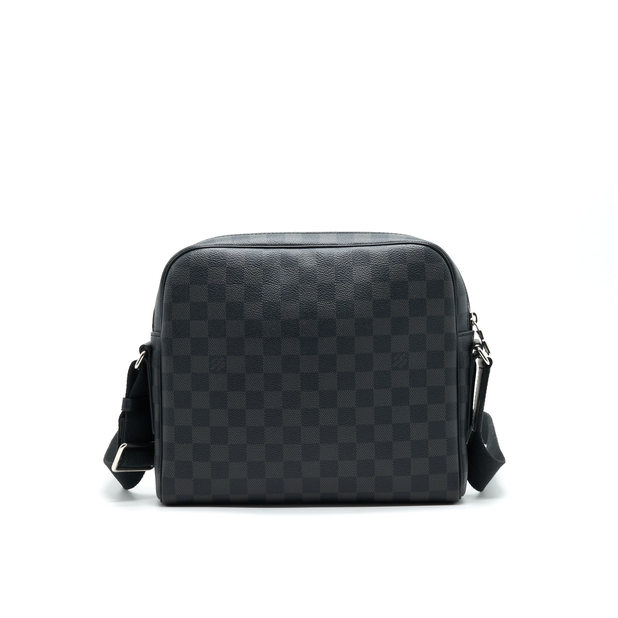 louis-vuitton-dayton-pm-mens-messenger-bag