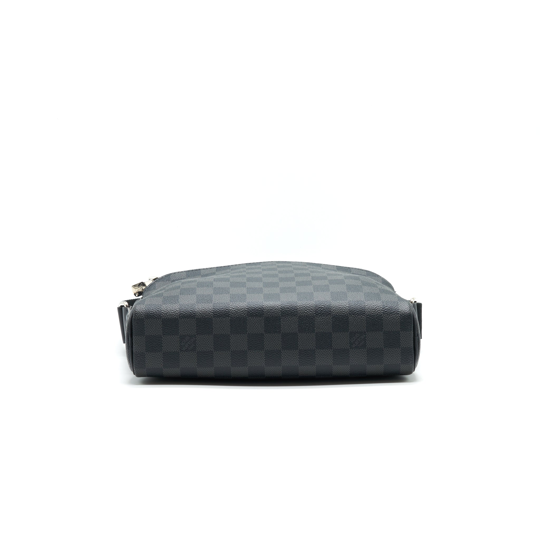 louis-vuitton-dayton-pm-mens-messenger-bag