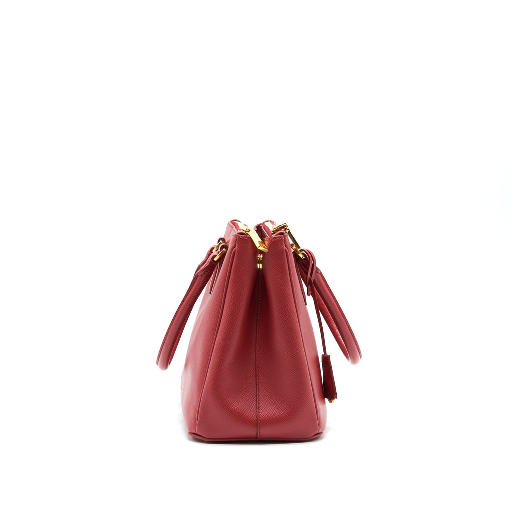 prada-saffiano-tote-bag-red-with-ghw