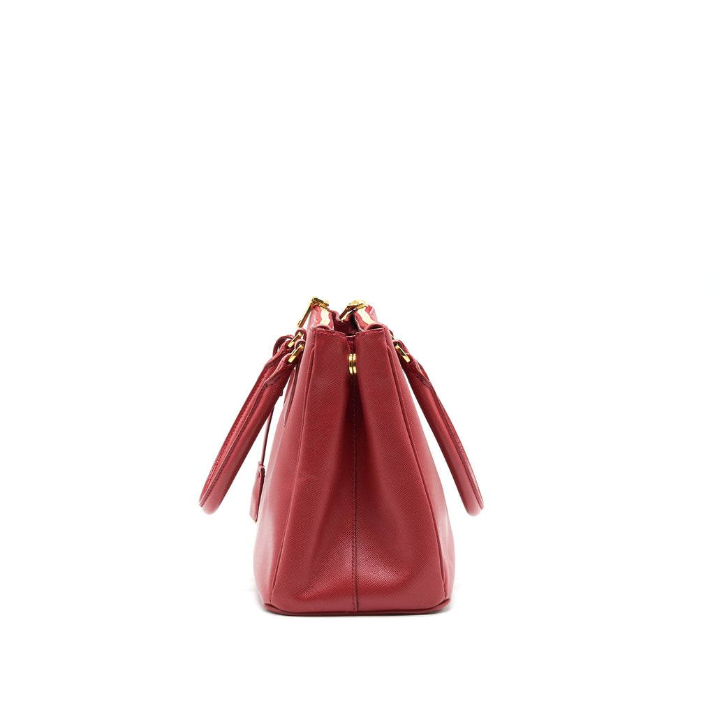 prada-saffiano-tote-bag-red-with-ghw