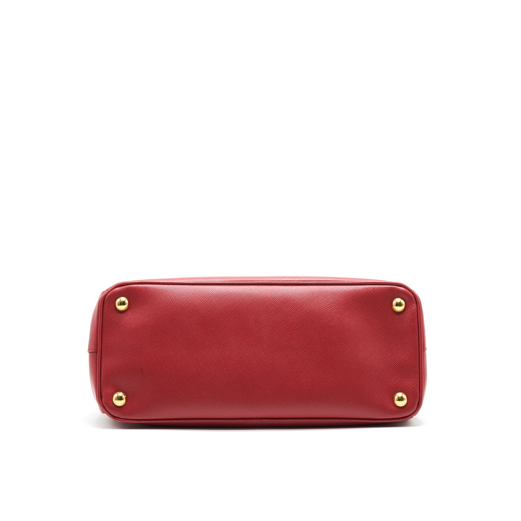 prada-saffiano-tote-bag-red-with-ghw