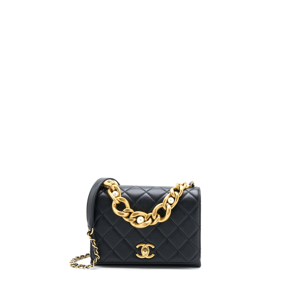 chanel-seasonal-flap-bag-giant-chain-handle-with-pearl-calfskin-black-brush-ghwmicrochip-1