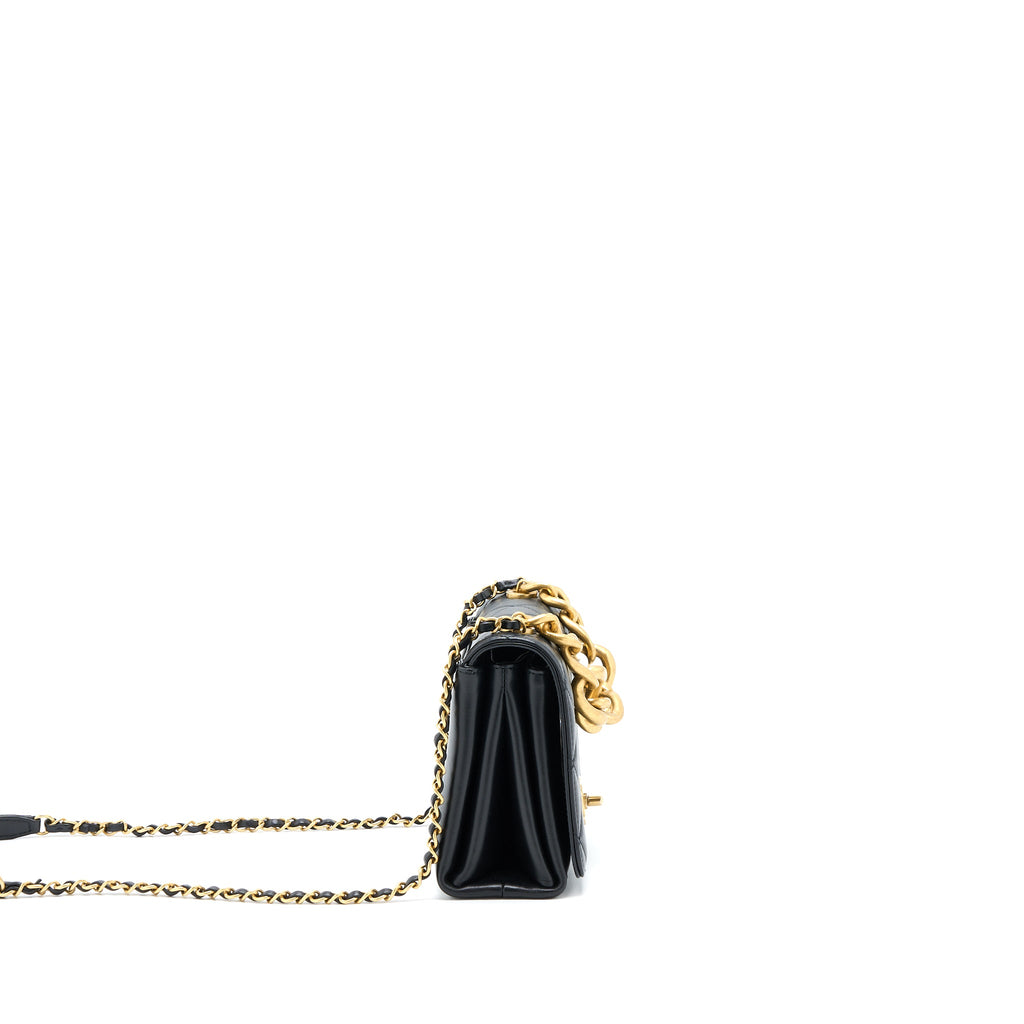 chanel-seasonal-flap-bag-giant-chain-handle-with-pearl-calfskin-black-brush-ghwmicrochip-1