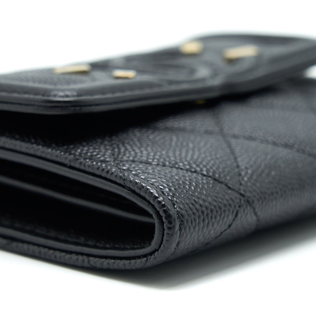 chanel-filigree-flap-card-holder-caviar-black-ghw