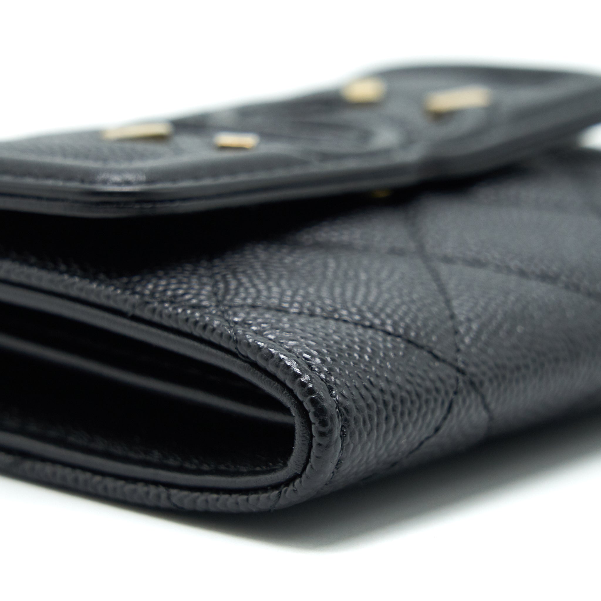 chanel-filigree-flap-card-holder-caviar-black-ghw