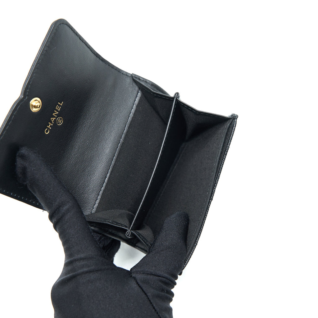 chanel-filigree-flap-card-holder-caviar-black-ghw