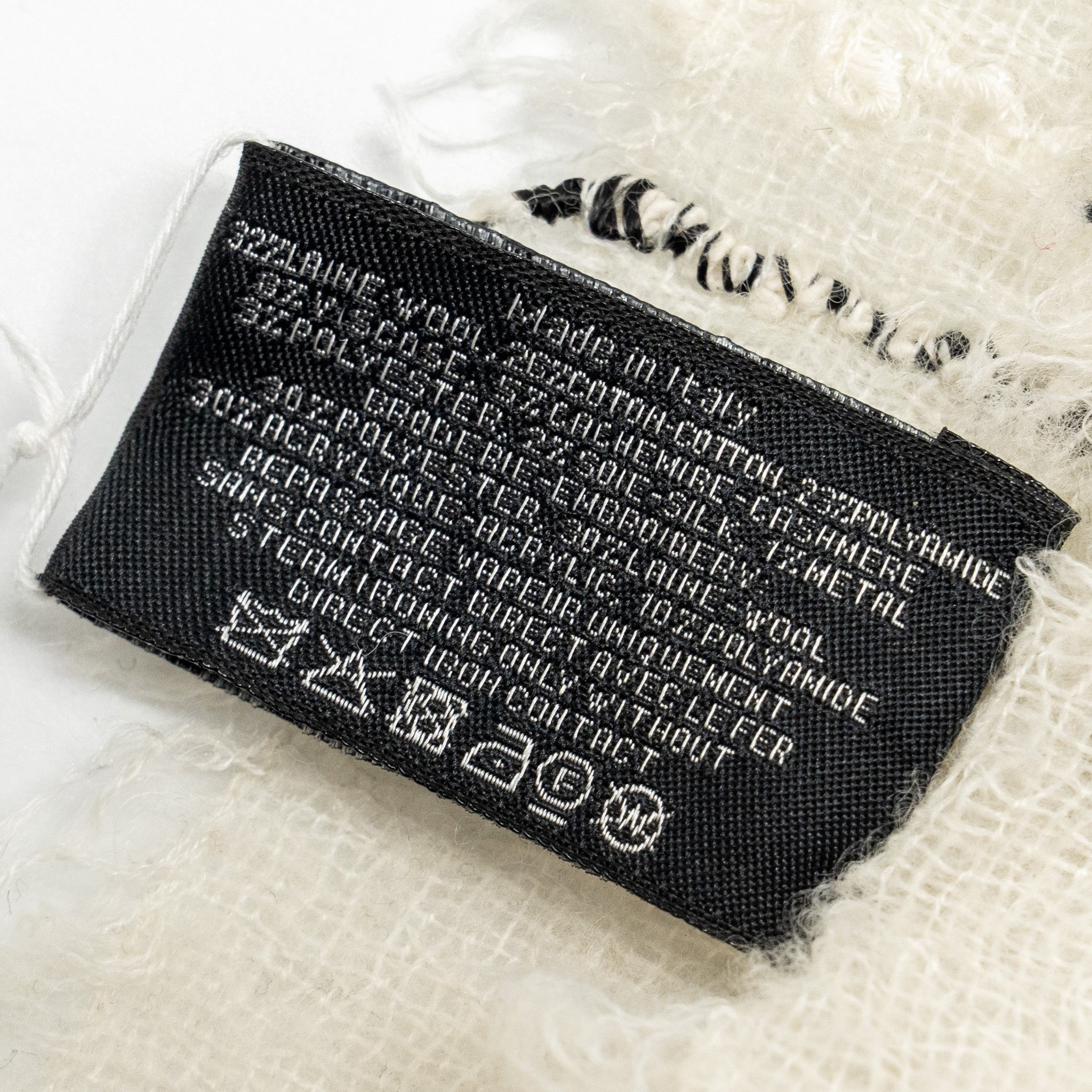 chanel-23b-checked-stole-wool-cotton-white-black-copy