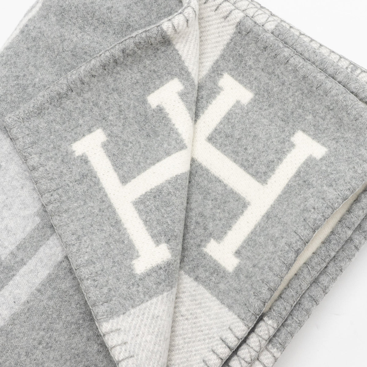 hermes-avalon-throw-blanket-gris-clair-8