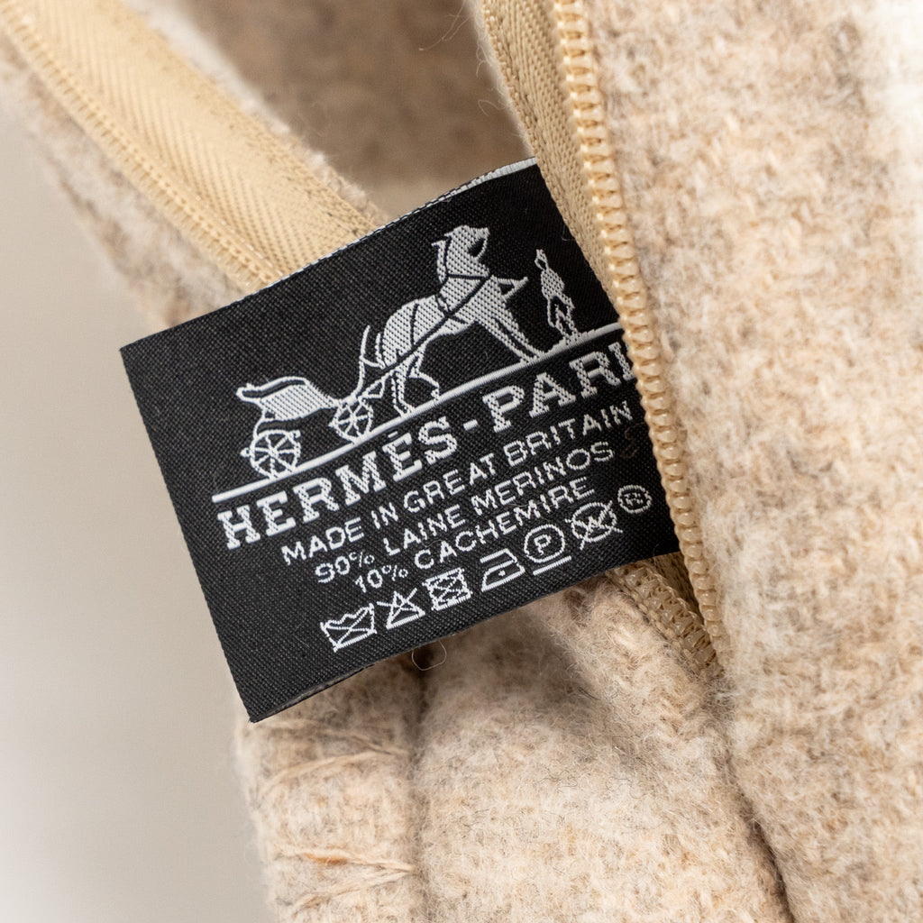 hermes-avalon-â²-pillow-small-model-coco-camomille