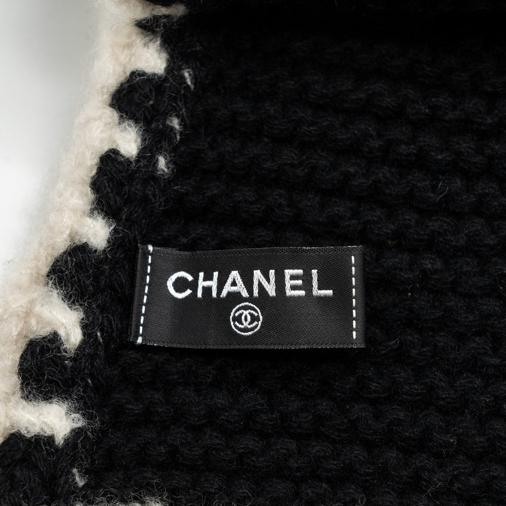 chanel-23a-cashmere-scarf-black-white