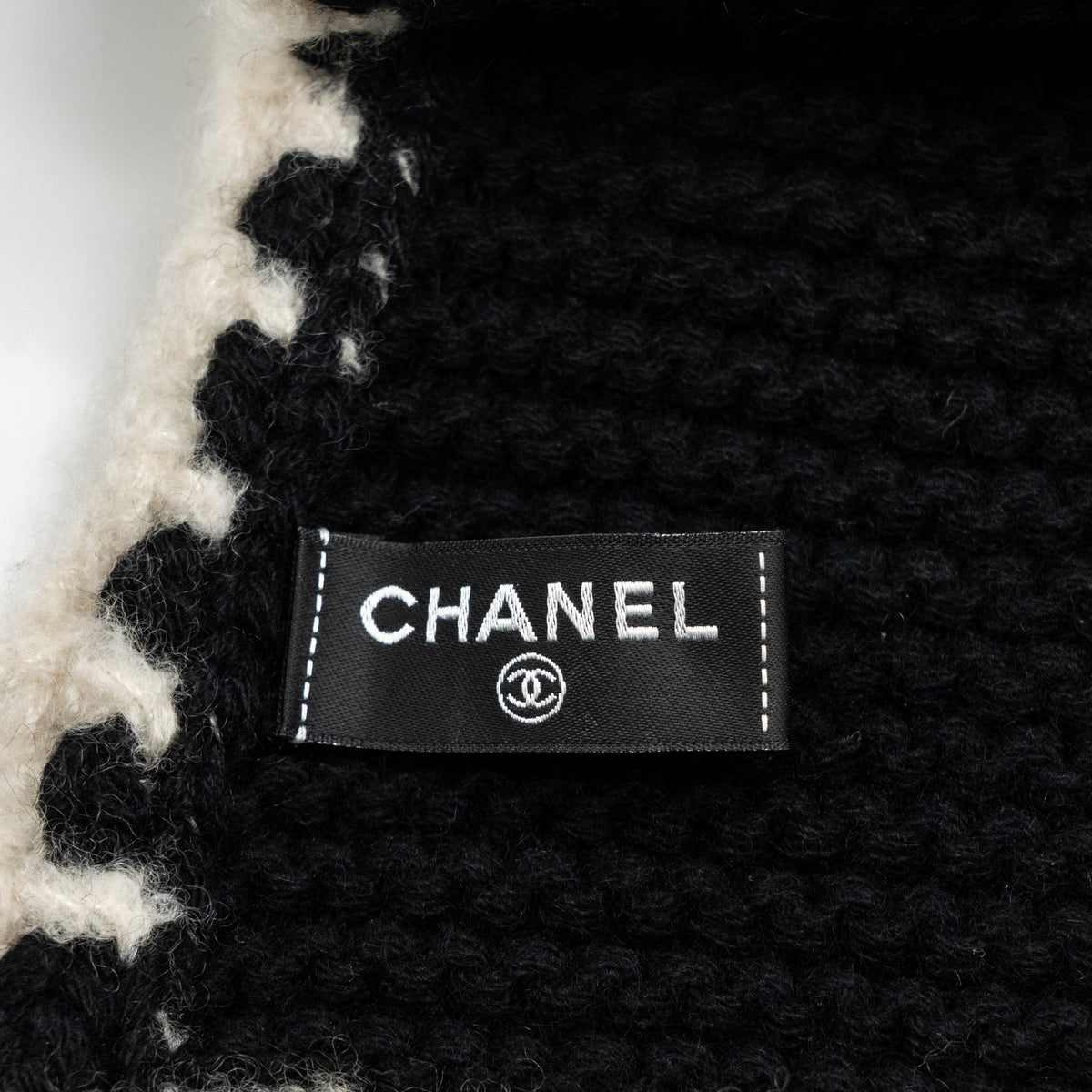 chanel-23a-cashmere-scarf-black-white
