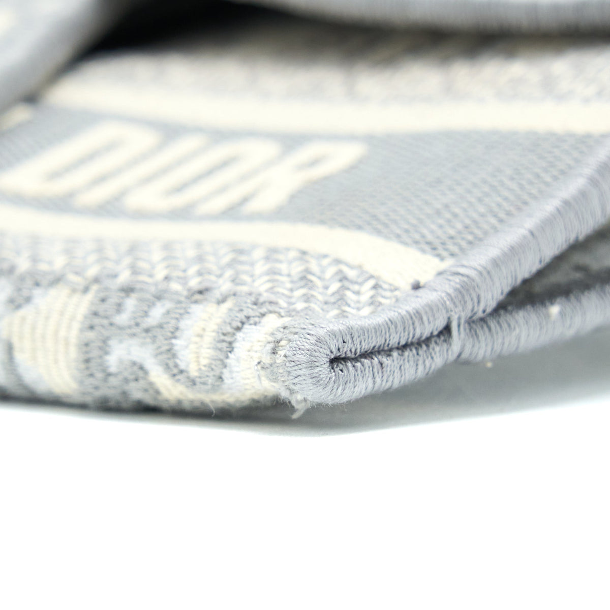 dior-saddle-slim-pouch-light-grey-dior-oblique-embroidery