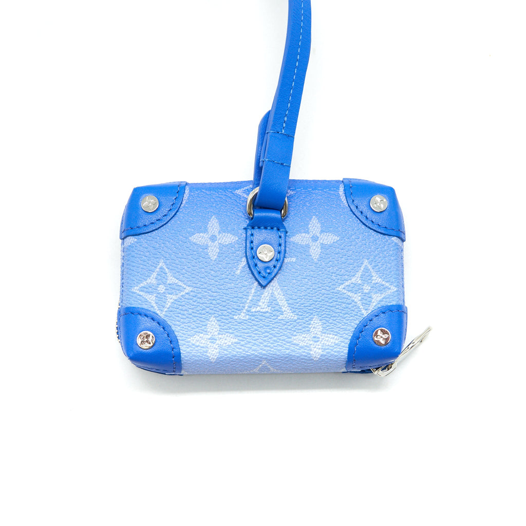 louis-vuitton-monogram-clouds-card-holder-with-strap