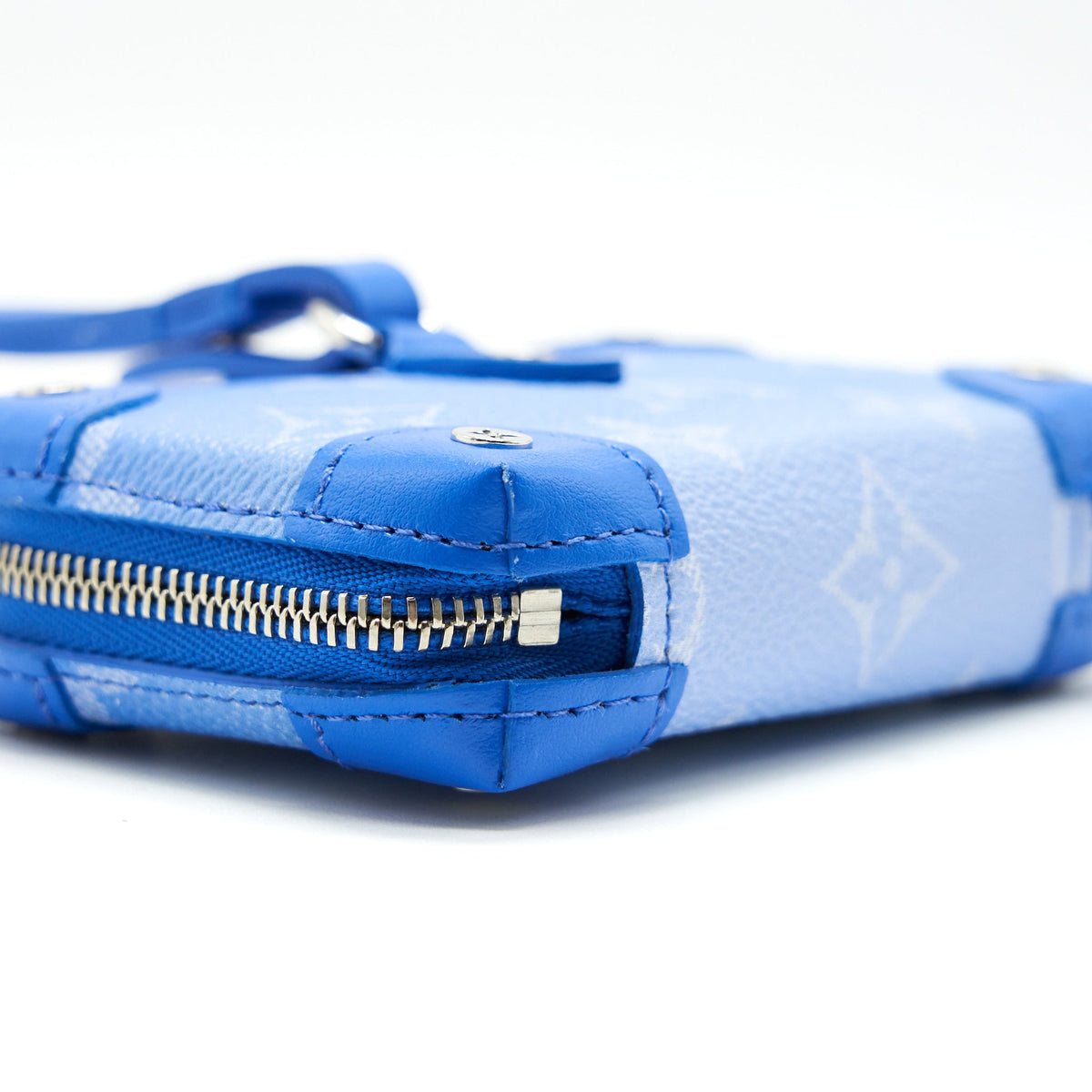louis-vuitton-monogram-clouds-card-holder-with-strap