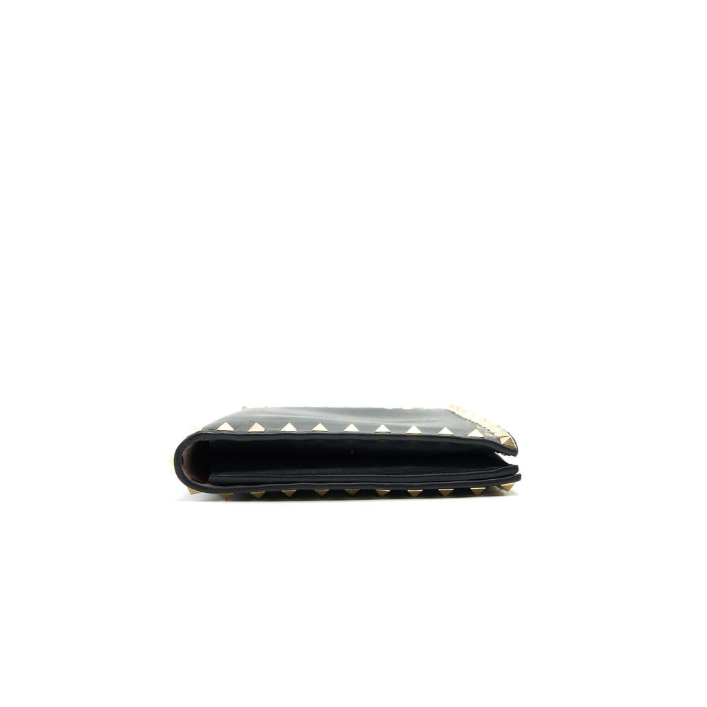 valentino-garavani-rockstud-leather-clutch-bag-black