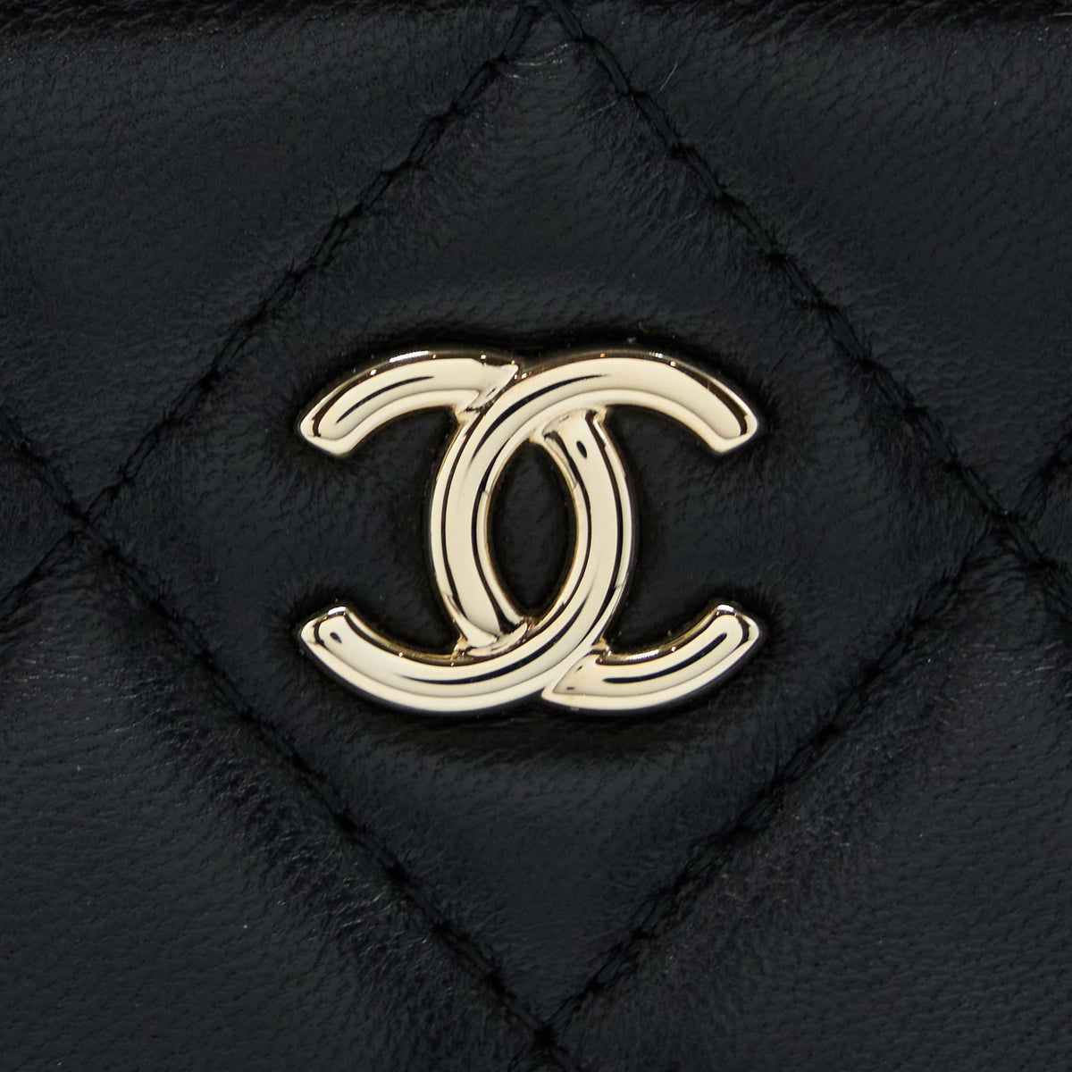 chanel-o-case-pouch-lambskin-black-lghw