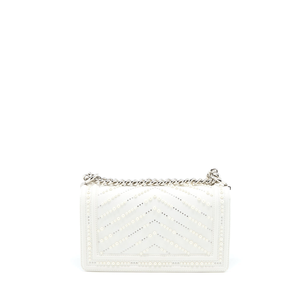 chanel-medium-boy-bag-chevron-limited-lambskin-with-pearl-white-shw