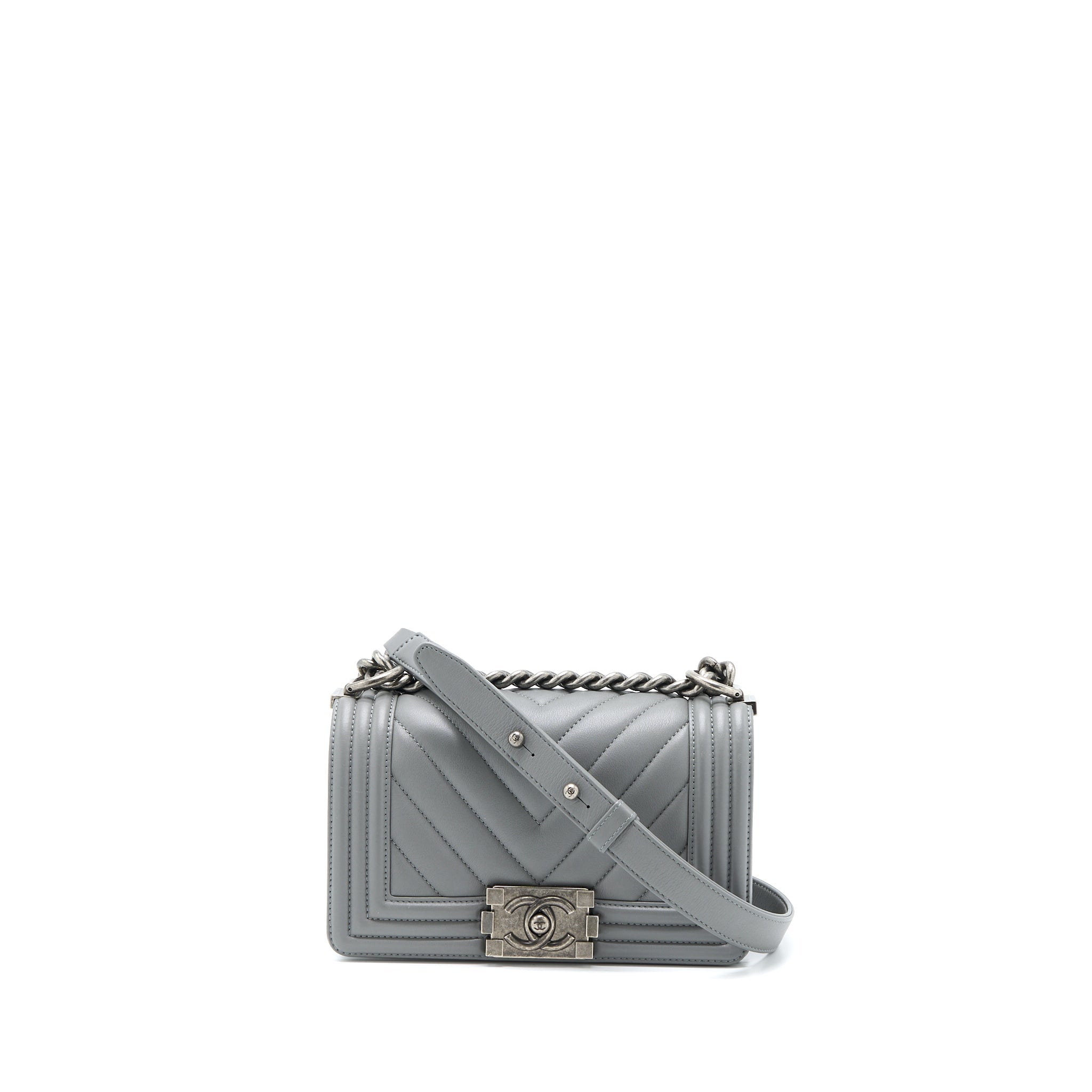 chanel-small-boy-bag-chevron-lambskin-grey-ruthenium-hardware