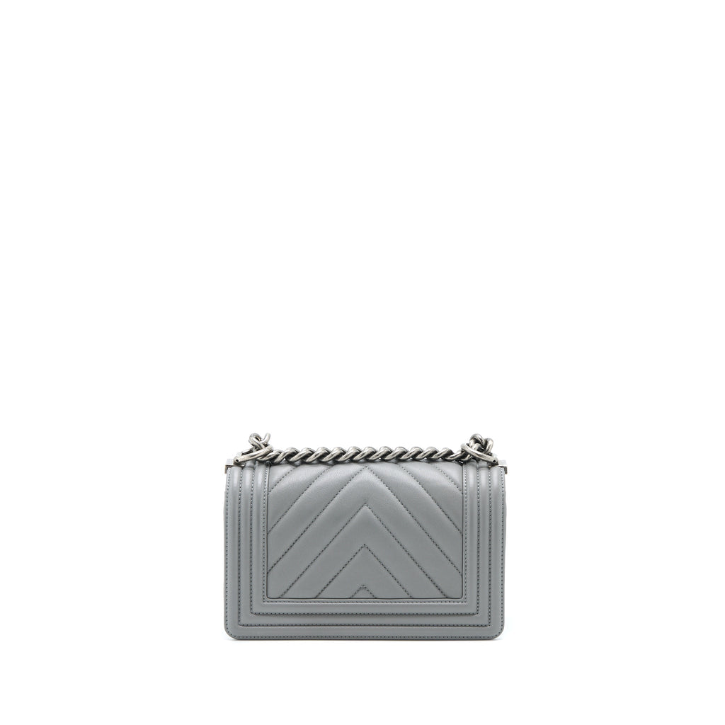 chanel-small-boy-bag-chevron-lambskin-grey-ruthenium-hardware