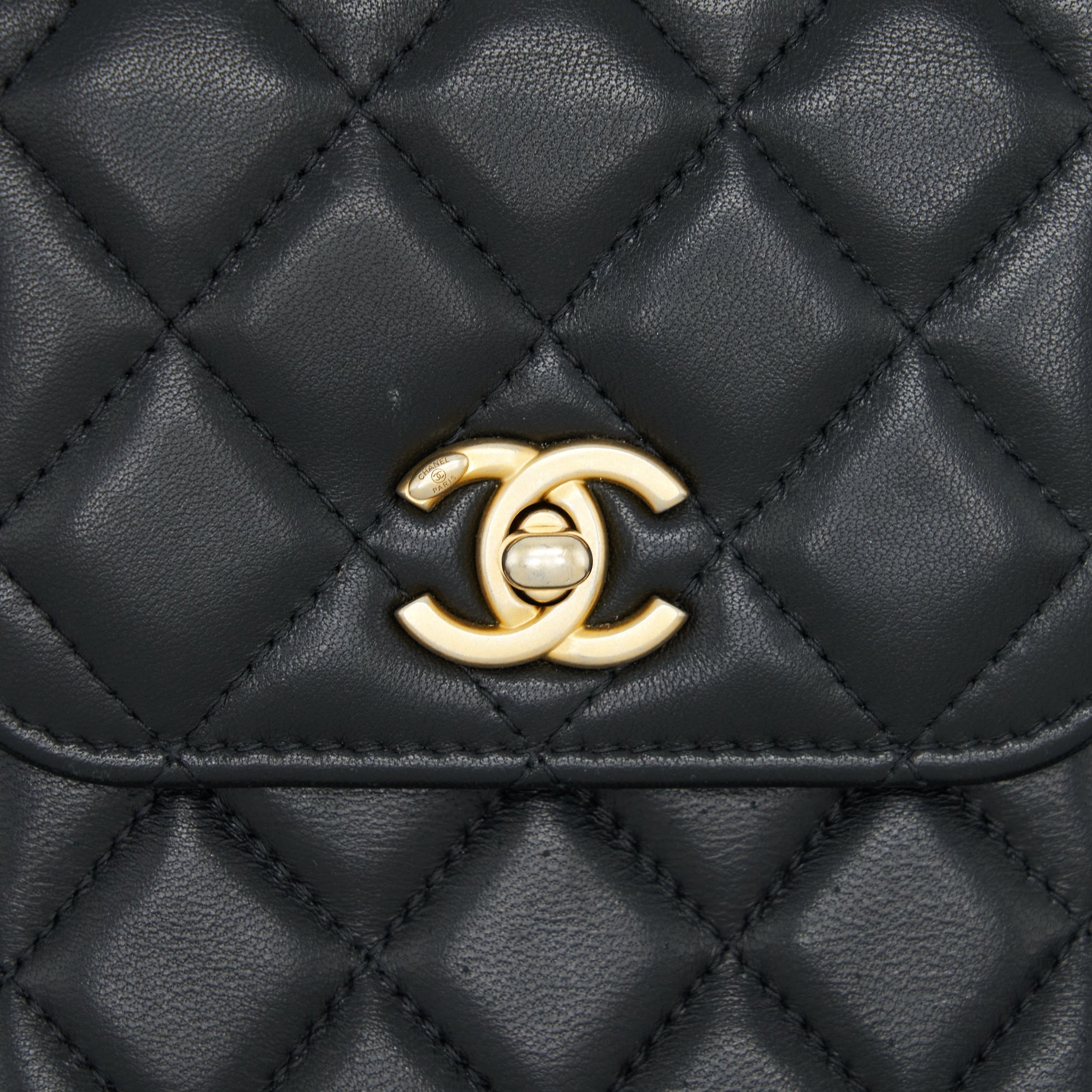 chanel-pearl-crush-phone-case-with-chain-lambskin-black-ghw
