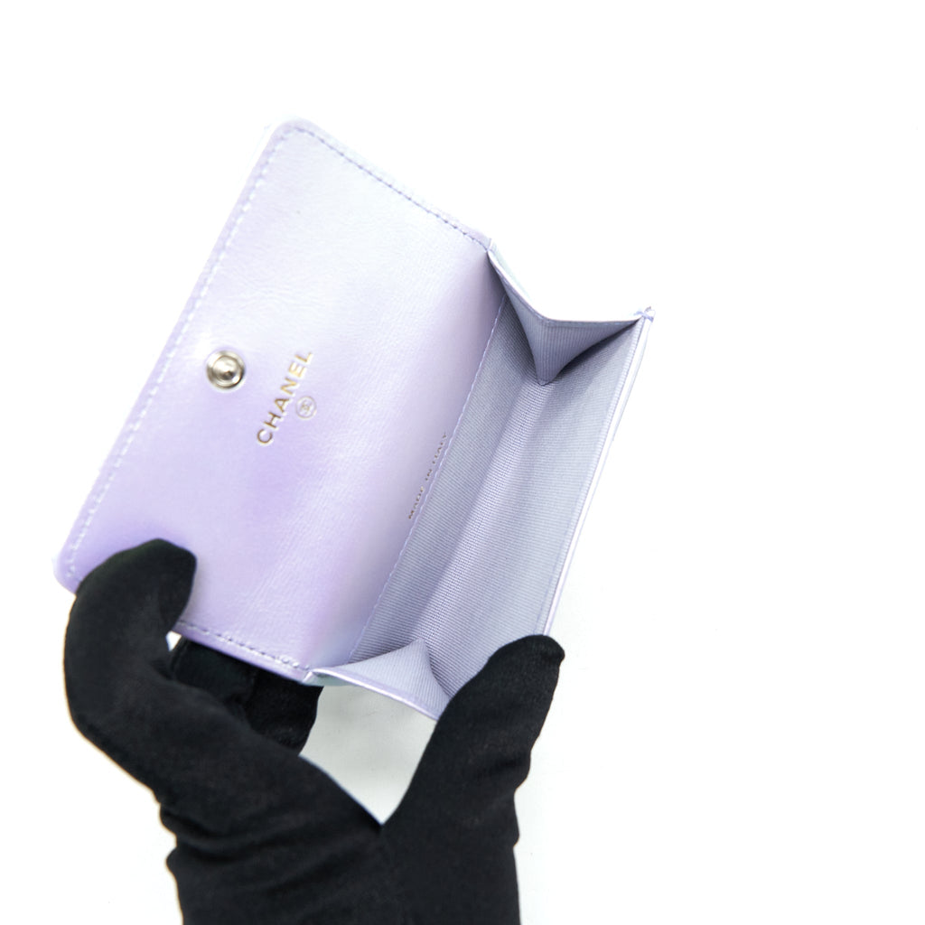 chanel-19-flap-card-holder-calfskin-iridescent-light-purple-shw