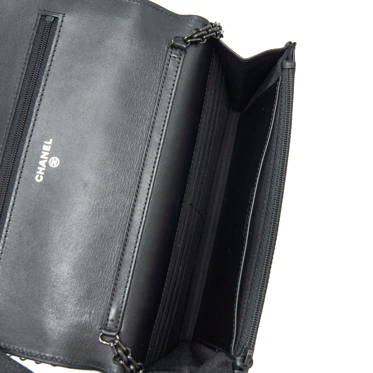 chanel-reissue-wallet-on-chain-aged-calfskin-black-with-black-hardware