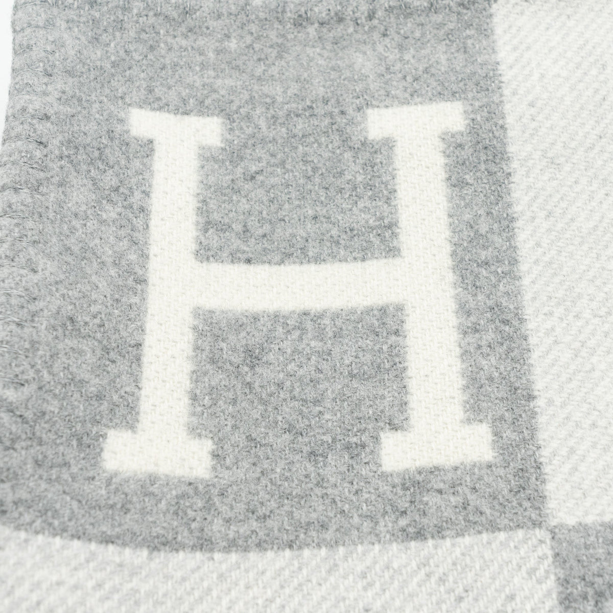 hermes-avalon-throw-blanket-gris-clair-5