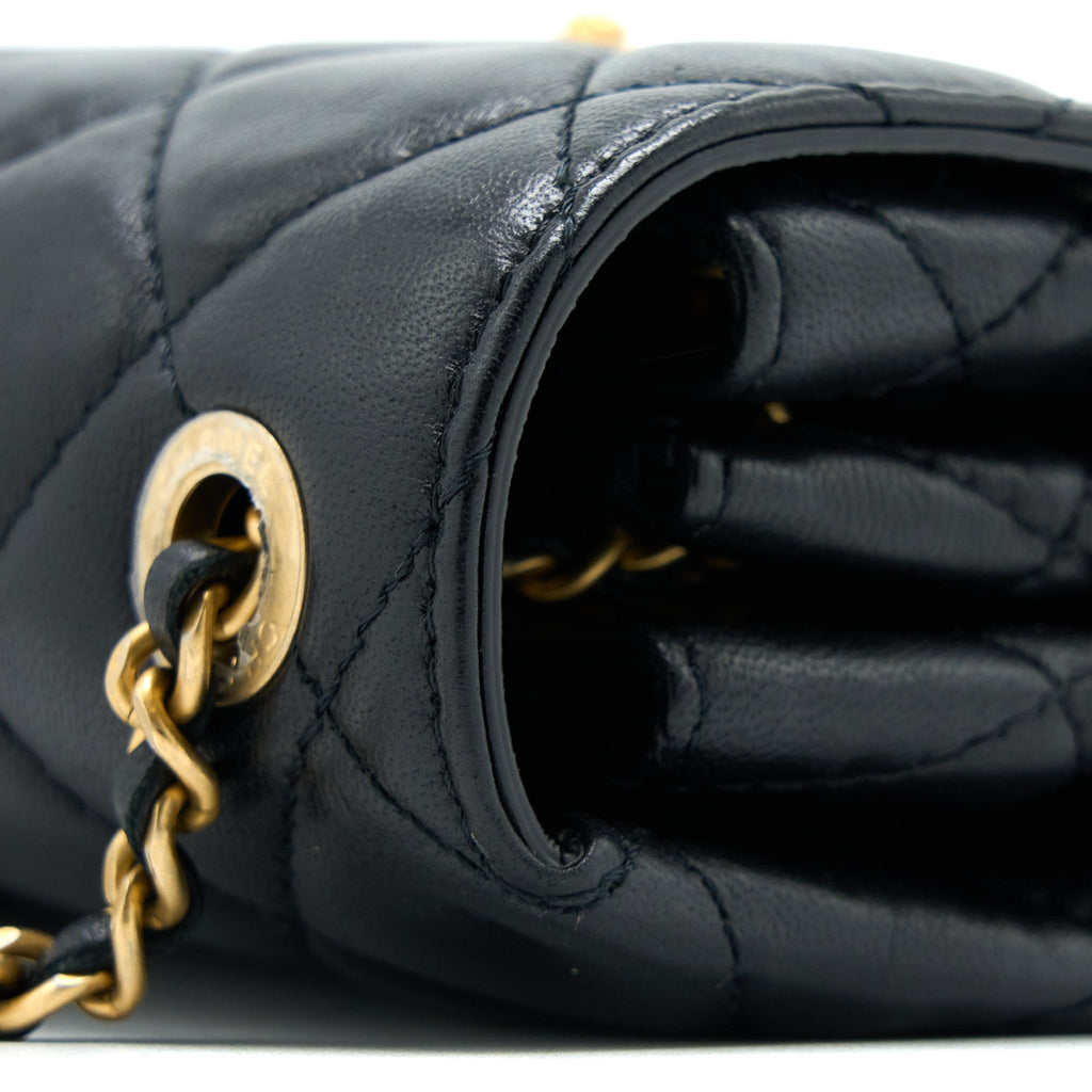 chanel-cc-logo-flap-bag-lambskin-black-multicolour-hardware-microchip