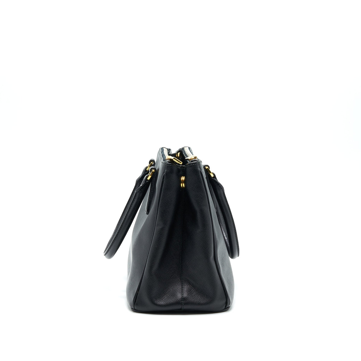 prada-saffiano-tote-bag-in-black