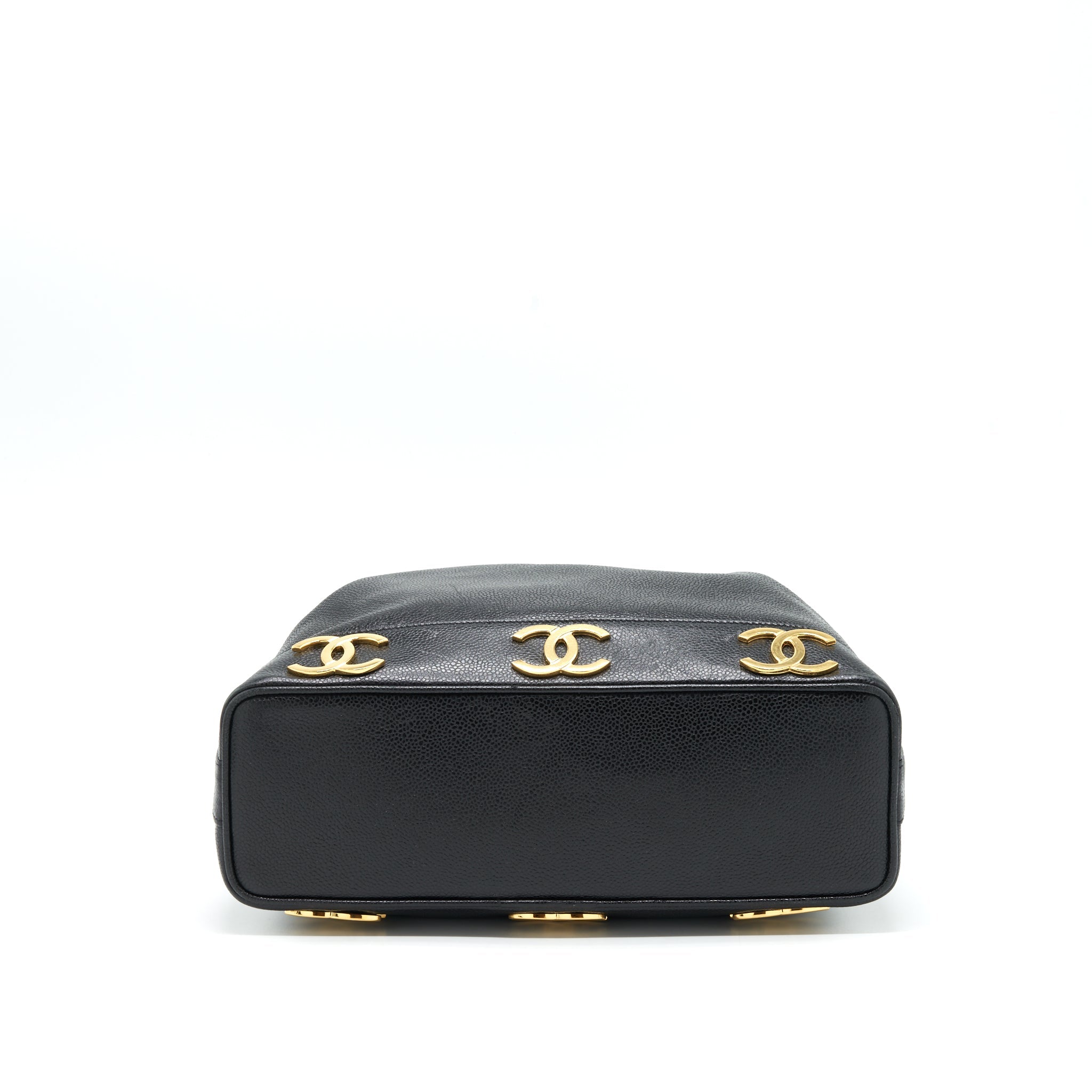 chanel-vintage-bucket-bag-caviar-black-ghw