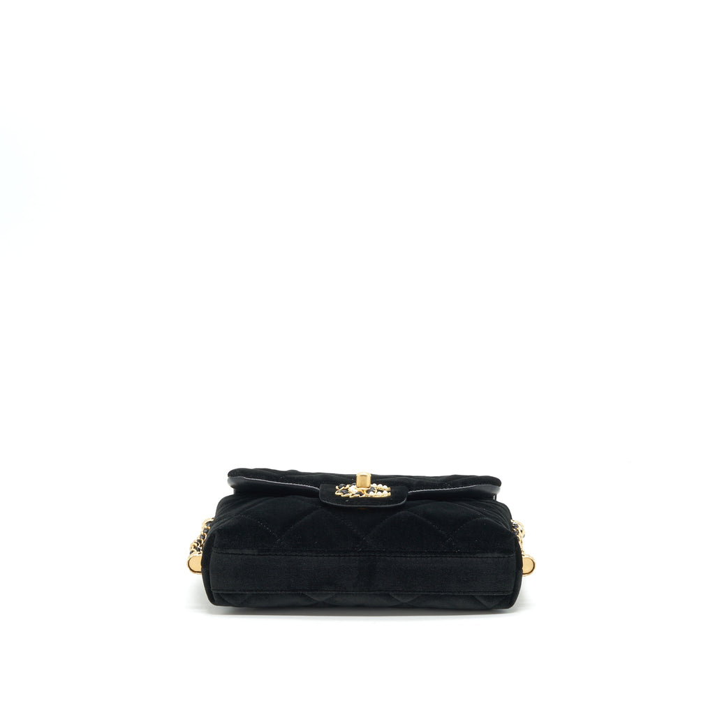 chanel-flap-bag-leather-chain-pearl-buckle-velvet-black-ghw
