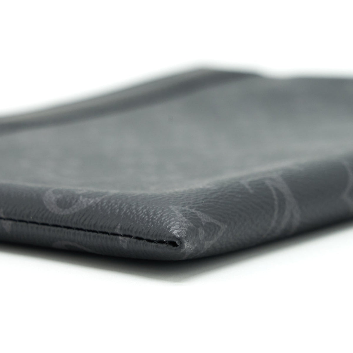 louis-vuitton-discovery-pouch-monogram-eclipse-coated-canvas-exterior