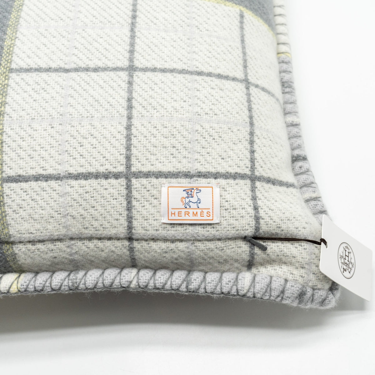 hermes-baby-avalon-pillow-laine-merinos-cashmere-gris-perle