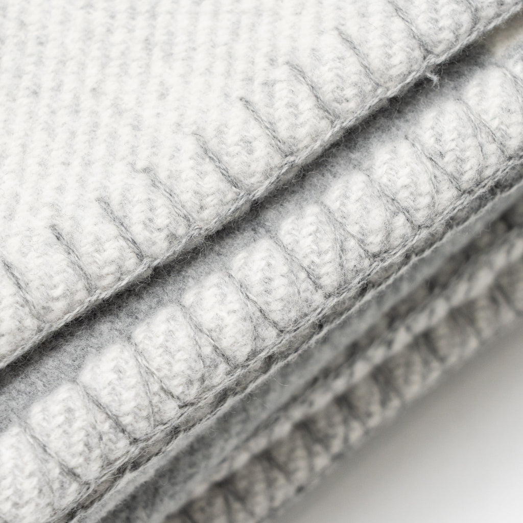 hermes-avalon-iii-throw-blanket-merinos-wool-cashmere-ecru-gris-clair