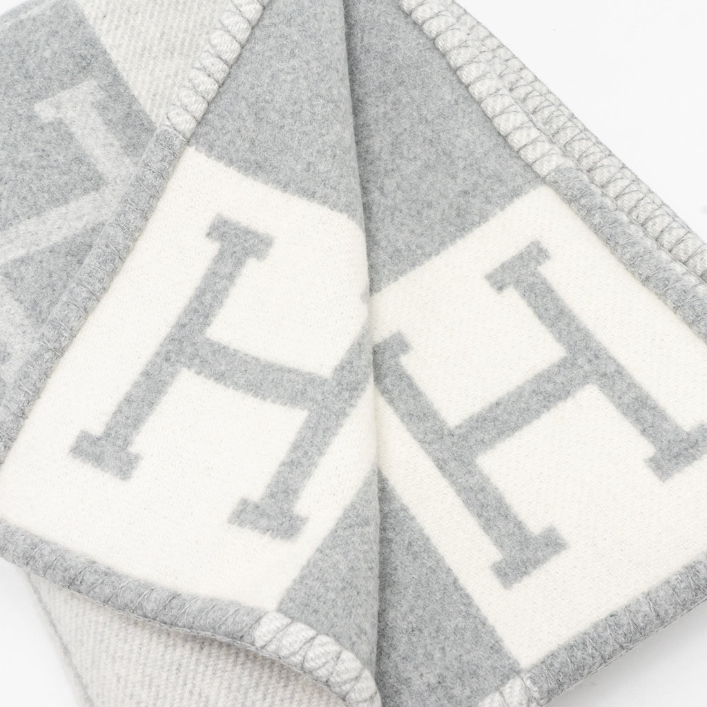 hermes-avalon-iii-throw-blanket-merinos-wool-cashmere-ecru-gris-clair
