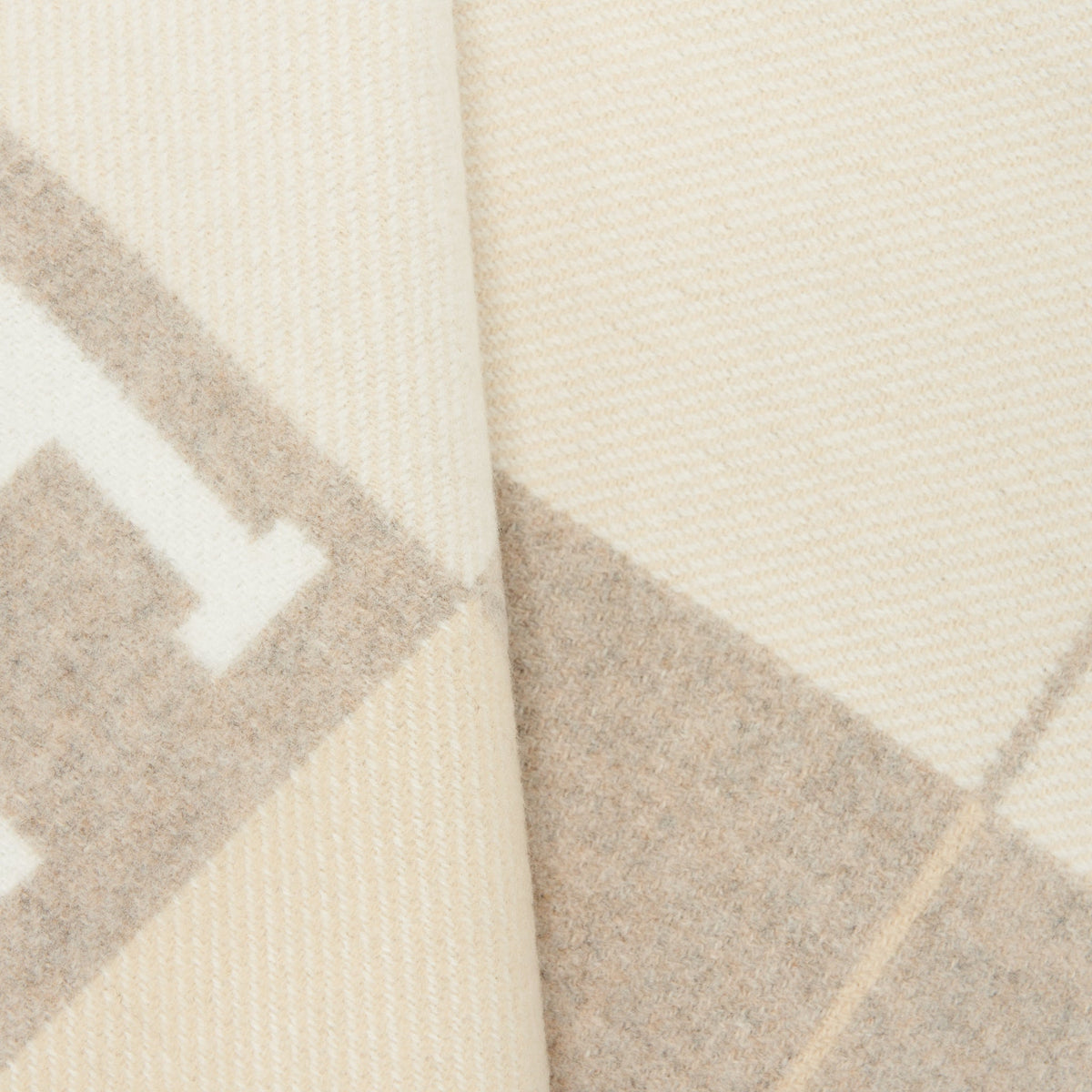 hermes-avalon-throw-blanket-camomille-4