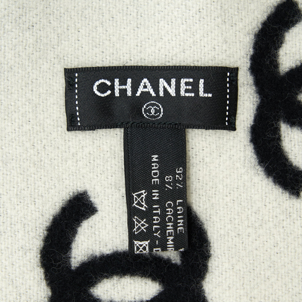 chanel-cc-full-logo-wool-cashmere-double-side-scarf-black-white