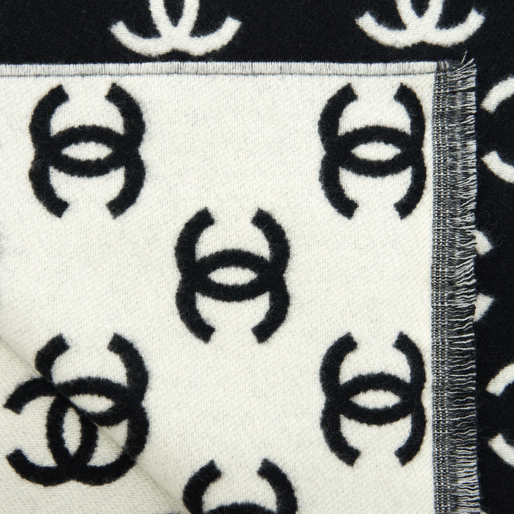 chanel-cc-full-logo-wool-cashmere-double-side-scarf-black-white