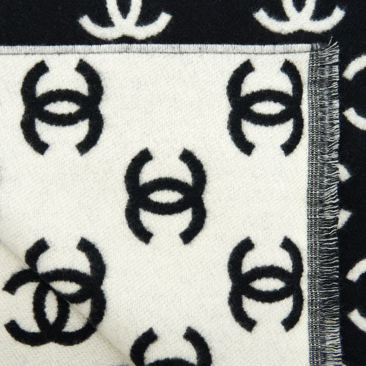 chanel-cc-full-logo-wool-cashmere-double-side-scarf-black-white