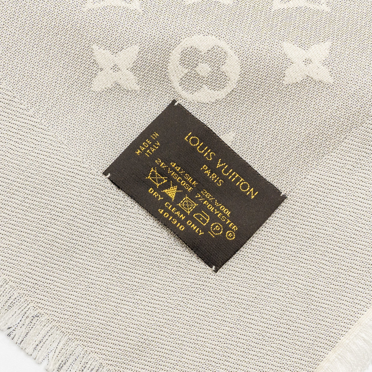louis-vuitton-monoram-shawl-light-grey-cream