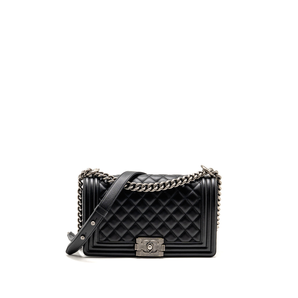 chanel-medium-boy-bag-lambskin-black-shw