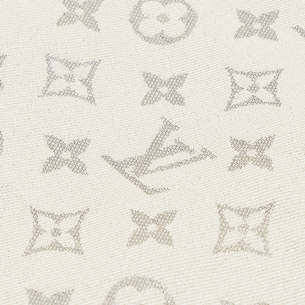 louis-vuitton-monoram-shawl-light-grey-cream