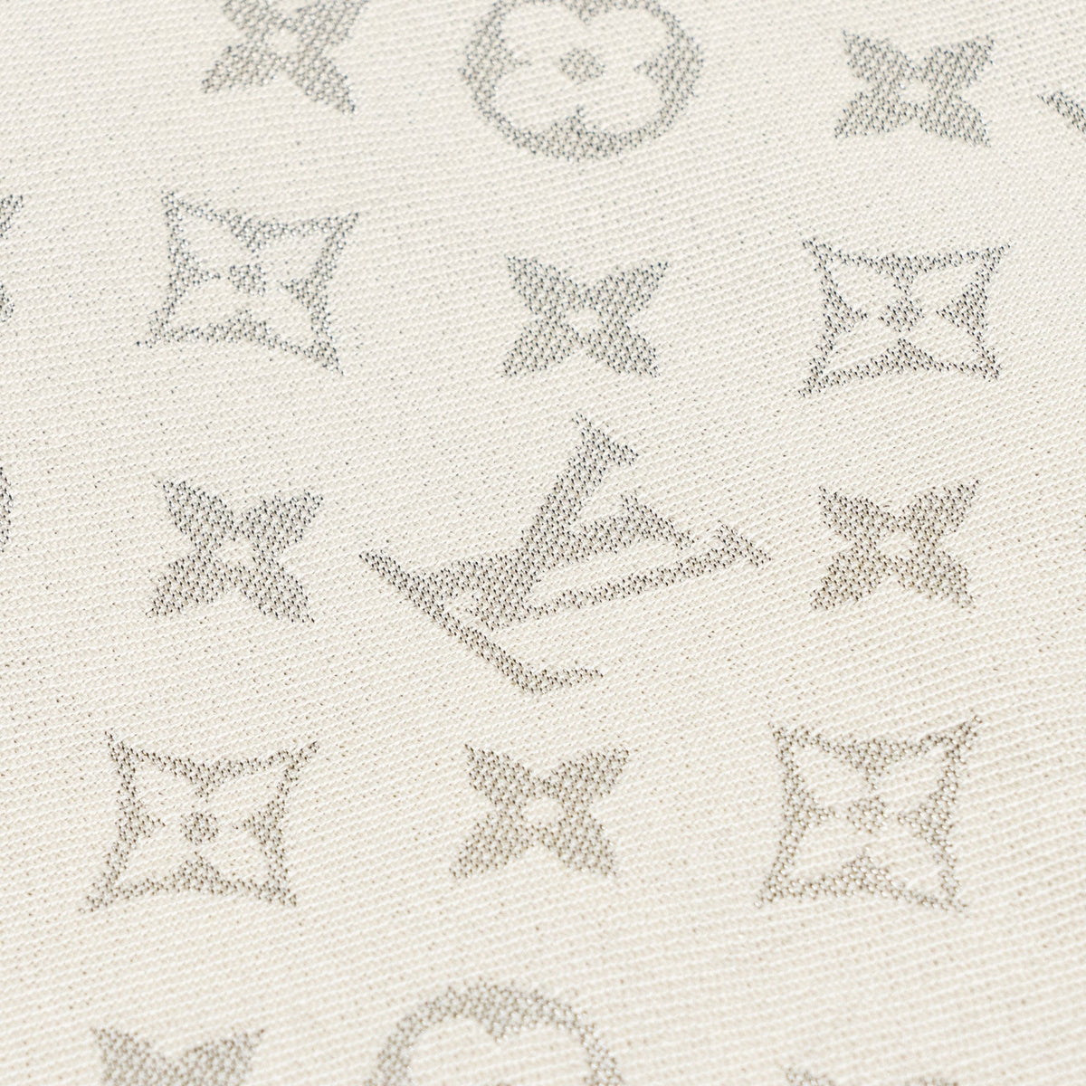 louis-vuitton-monoram-shawl-light-grey-cream