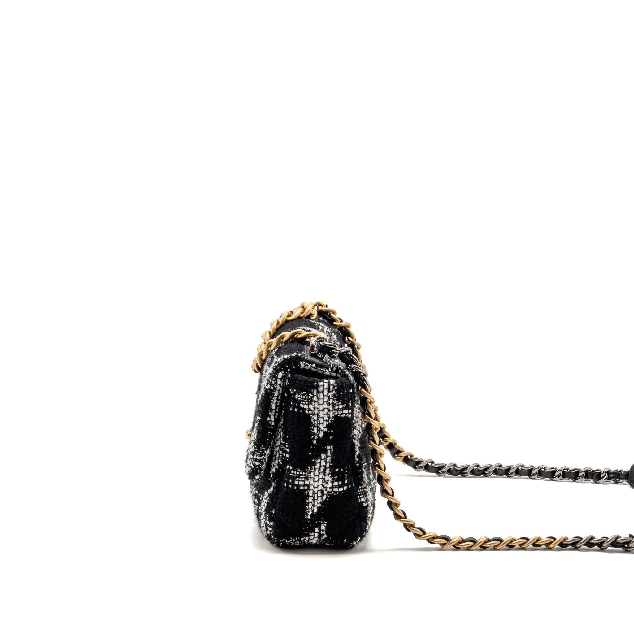 chanel-small-19-bag-houndstooth-tweed-black-white-multicolour-hardware