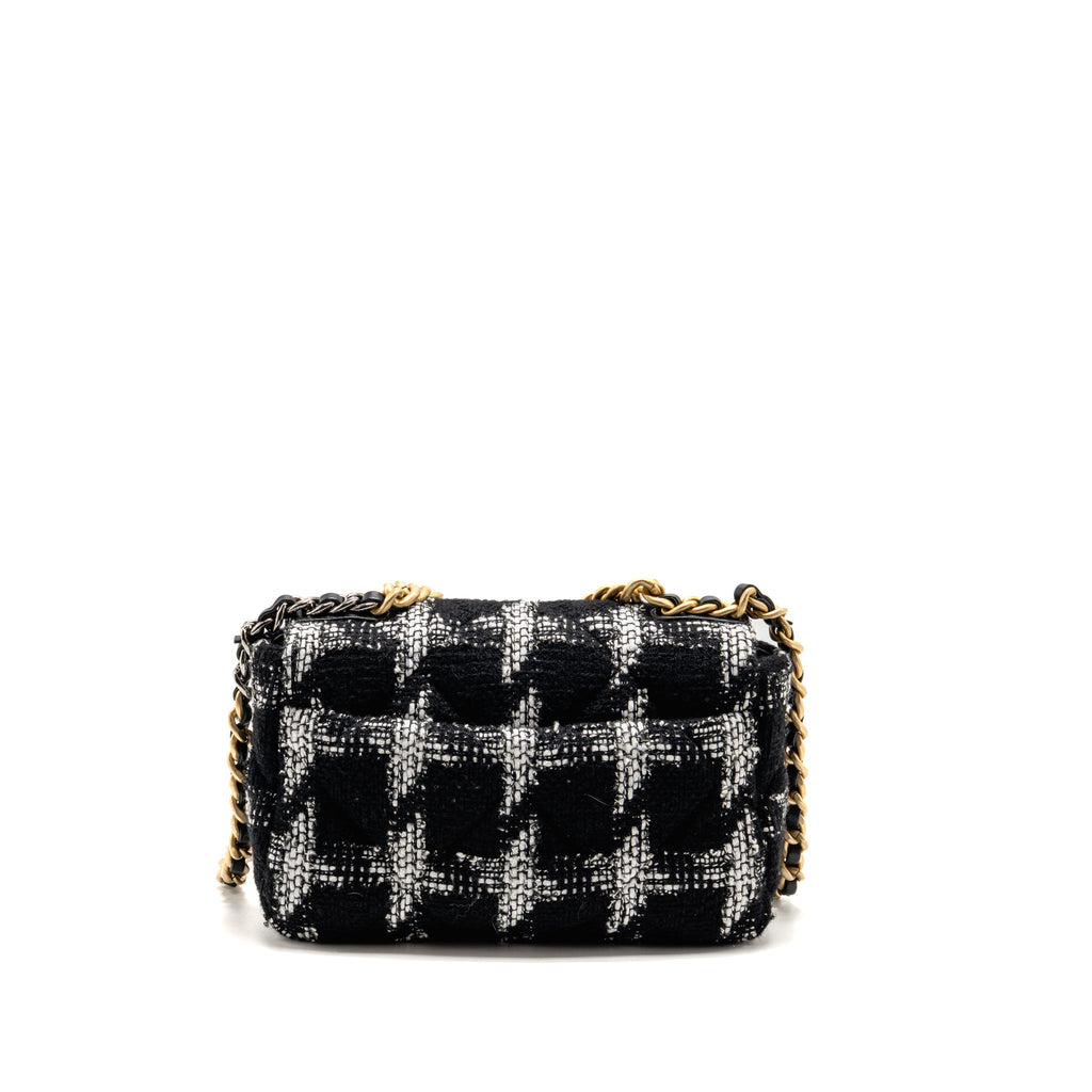 chanel-small-19-bag-houndstooth-tweed-black-white-multicolour-hardware