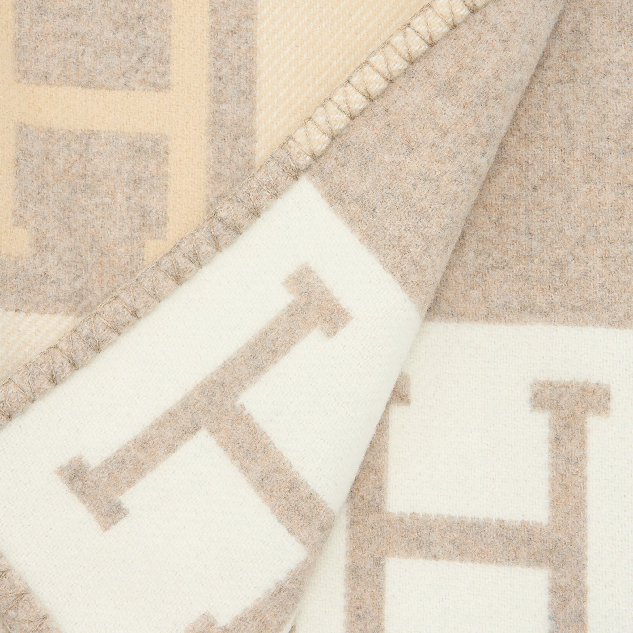 hermes-avalon-throw-blanket-camemille-1