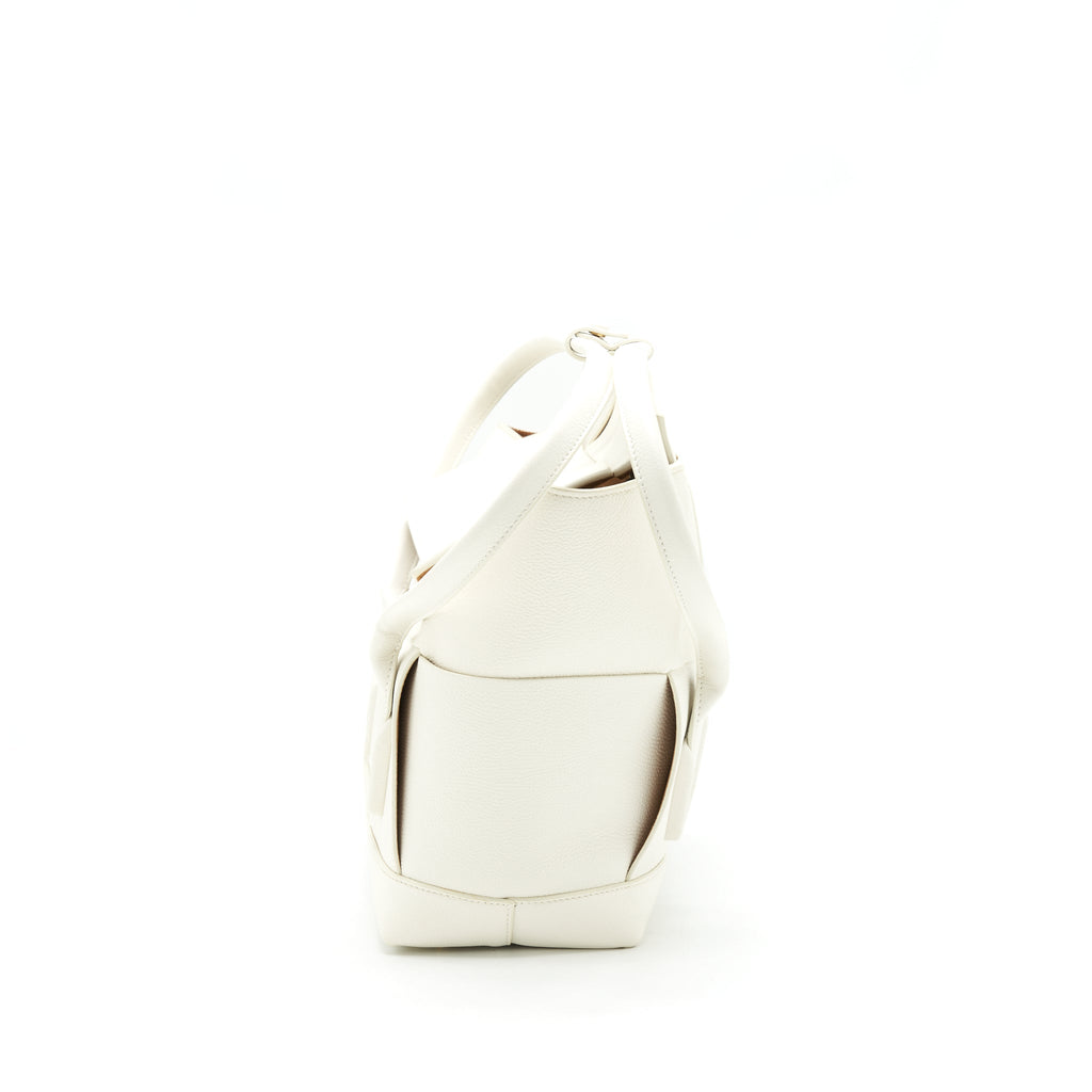 bottega-veneta-medium-arco-bag